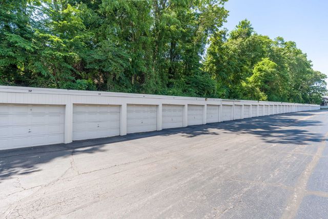 1104 KIMBERLY Road 804, Bettendorf, IA 52722