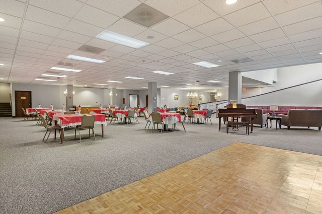 1104 KIMBERLY Road 804, Bettendorf, IA 52722