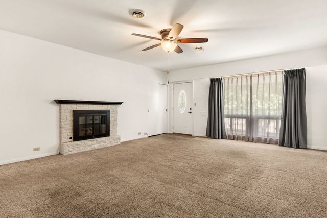 1104 KIMBERLY Road 804, Bettendorf, IA 52722