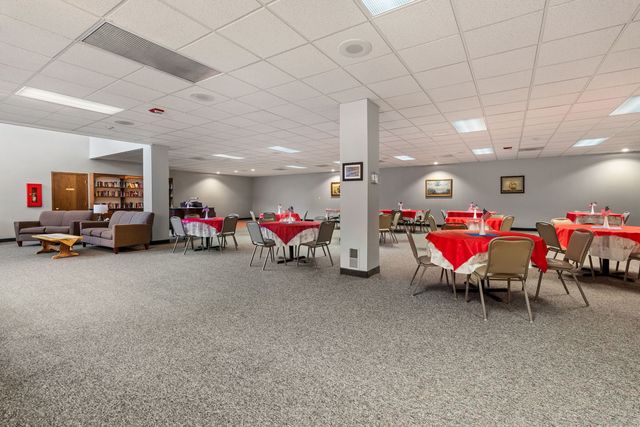 1104 KIMBERLY Road 804, Bettendorf, IA 52722