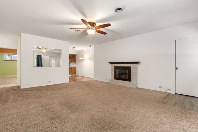 1104 KIMBERLY Road 804, Bettendorf, IA 52722