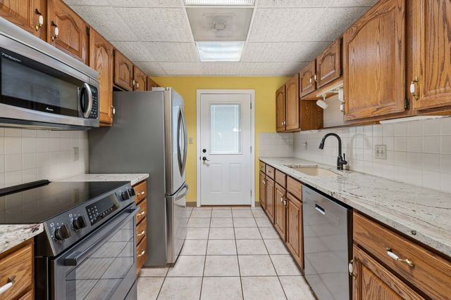 1104 KIMBERLY Road 804, Bettendorf, IA 52722