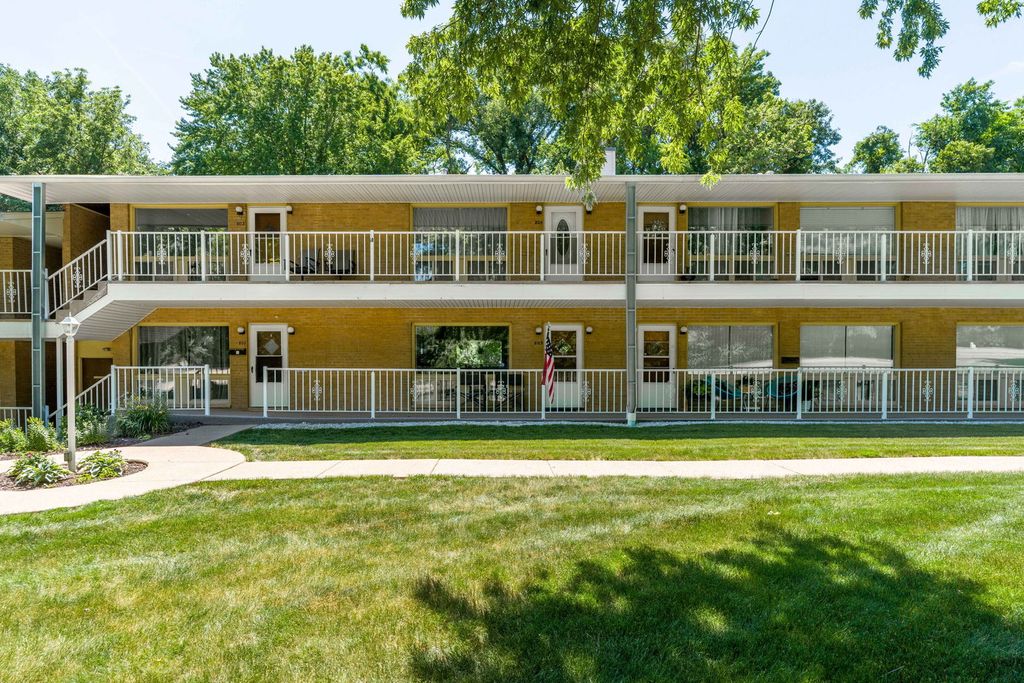 1104 KIMBERLY Road 804, Bettendorf, IA 52722
