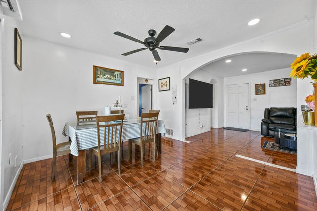 711 Commerce Street, Euless, TX 76040