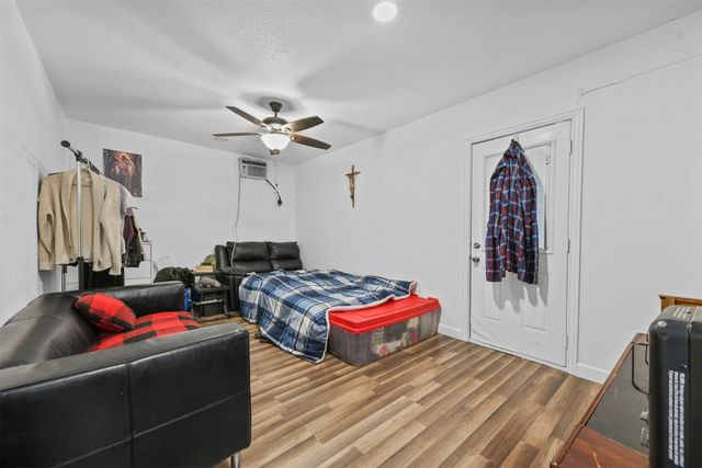 711 Commerce Street, Euless, TX 76040