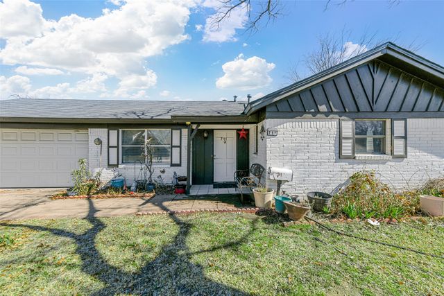 711 Commerce Street, Euless, TX 76040