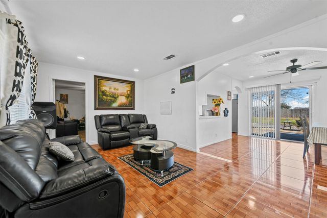 711 Commerce Street, Euless, TX 76040