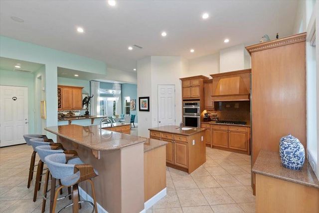 50 Toscana Way E, Rancho Mirage, CA 92270