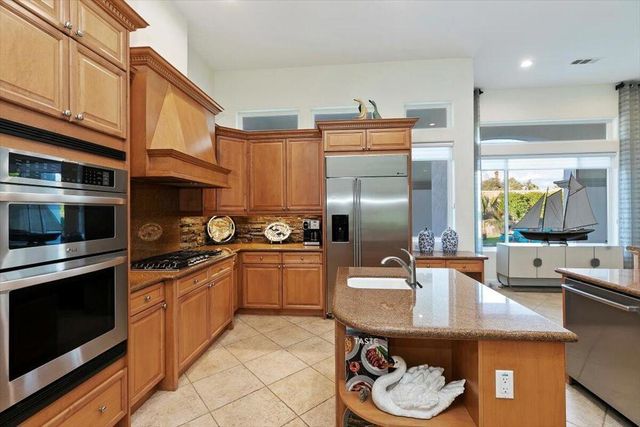 50 Toscana Way E, Rancho Mirage, CA 92270