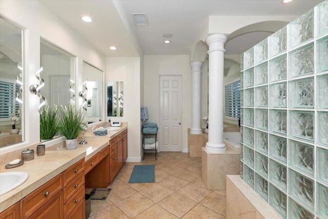 50 Toscana Way E, Rancho Mirage, CA 92270