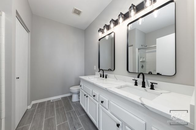 721 S Wellston Lane, Romeoville, IL 60446