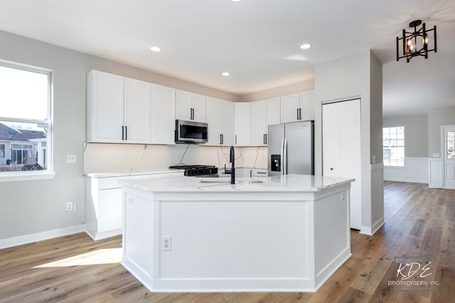 721 S Wellston Lane, Romeoville, IL 60446