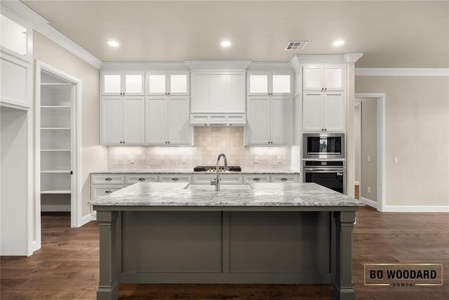 946 Trunci Circle, Newcastle, OK 73065