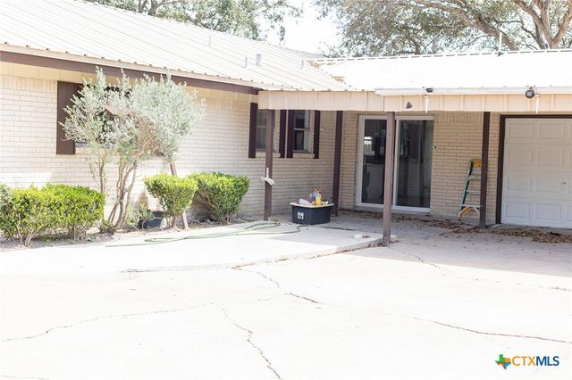 405 Westwood Drive, Port Lavaca, TX 77979