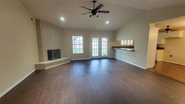 256 E Castle Harbour Drive, Friendswood, TX 77546