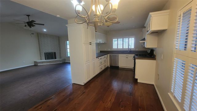 256 E Castle Harbour Drive, Friendswood, TX 77546