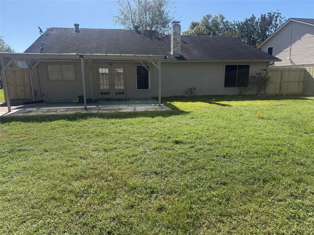 256 E Castle Harbour Drive, Friendswood, TX 77546