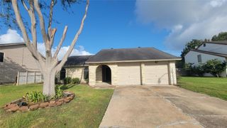 256 E Castle Harbour Drive, Friendswood, TX 77546