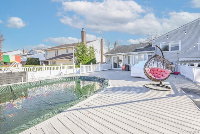 972 S End, Hewlett, NY 11598