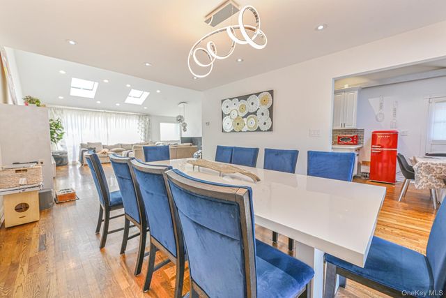 972 S End, Hewlett, NY 11598