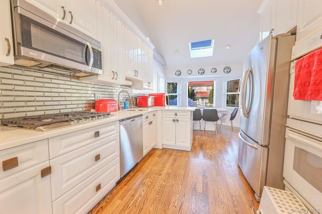 972 S End, Hewlett, NY 11598