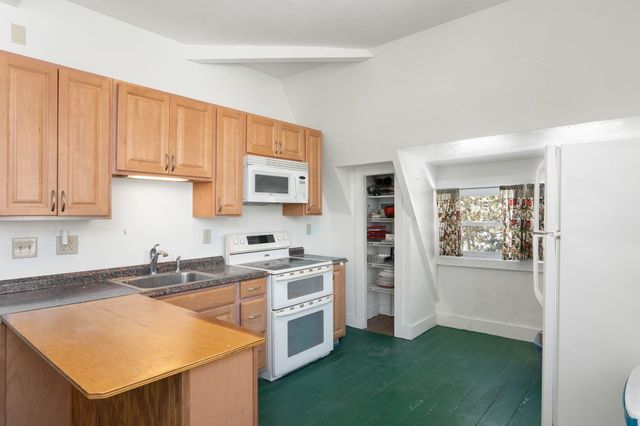 72 Landmark Hill Drive, Brattleboro, VT 05301