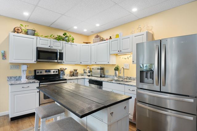 72 Landmark Hill Drive, Brattleboro, VT 05301