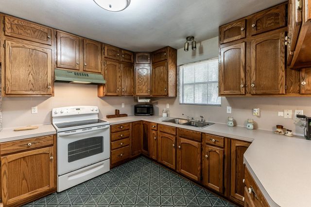 130 Hilltop Lsv Drive, Huntsville, TX 77320