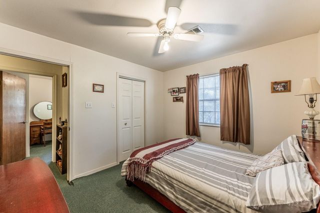 130 Hilltop Lsv Drive, Huntsville, TX 77320