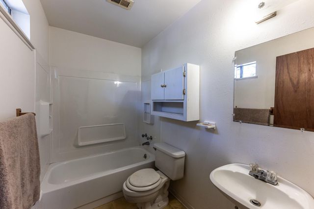 130 Hilltop Lsv Drive, Huntsville, TX 77320