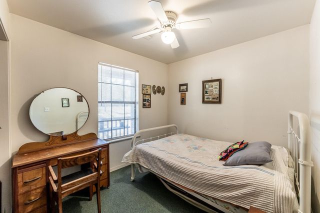 130 Hilltop Lsv Drive, Huntsville, TX 77320