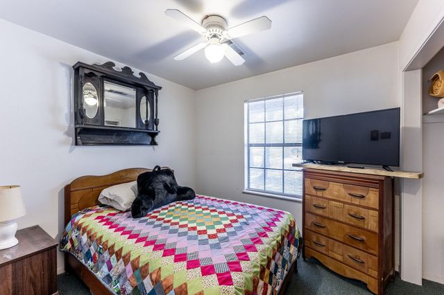 130 Hilltop Lsv Drive, Huntsville, TX 77320