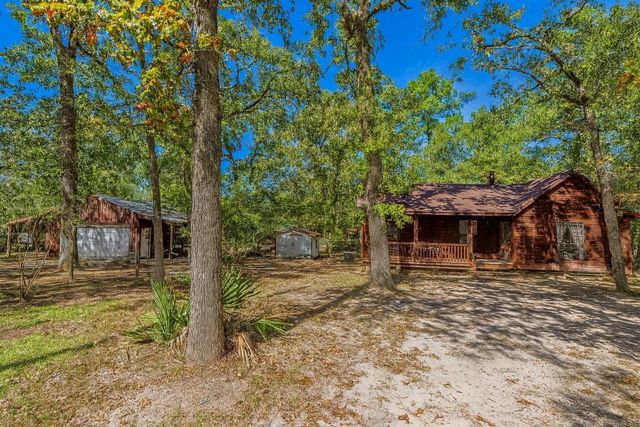 130 Hilltop Lsv Drive, Huntsville, TX 77320