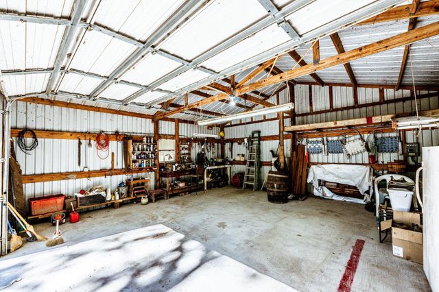 130 Hilltop Lsv Drive, Huntsville, TX 77320