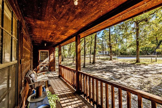 130 Hilltop Lsv Drive, Huntsville, TX 77320