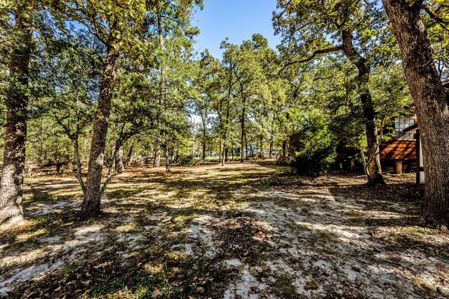 130 Hilltop Lsv Drive, Huntsville, TX 77320