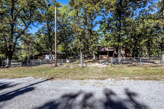 130 Hilltop Lsv Drive, Huntsville, TX 77320