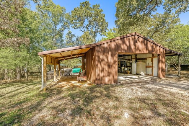 130 Hilltop Lsv Drive, Huntsville, TX 77320