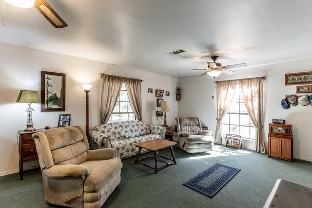 130 Hilltop Lsv Drive, Huntsville, TX 77320