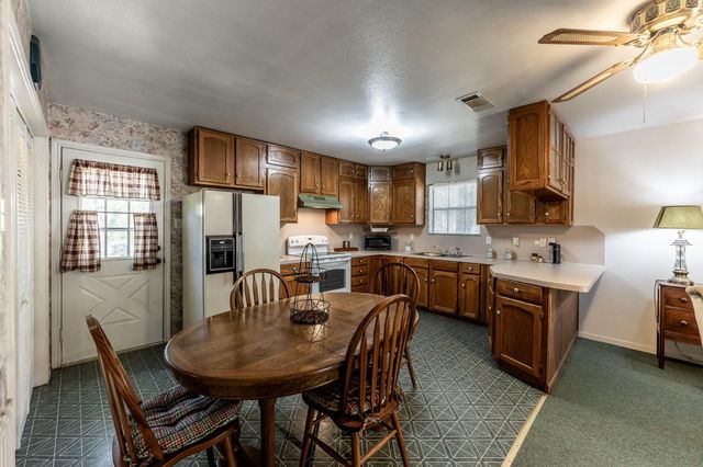 130 Hilltop Lsv Drive, Huntsville, TX 77320