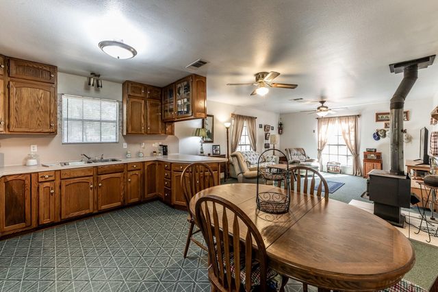 130 Hilltop Lsv Drive, Huntsville, TX 77320