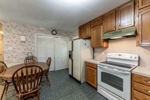 130 Hilltop Lsv Drive, Huntsville, TX 77320