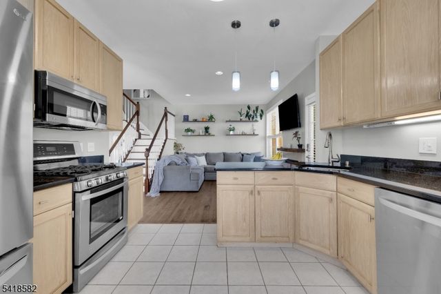 140 Arrowgate Dr, Randolph Twp., NJ 07869