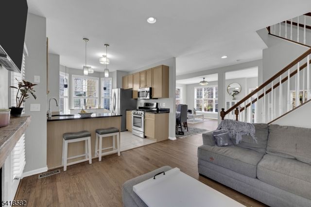 140 Arrowgate Dr, Randolph Twp., NJ 07869