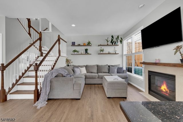 140 Arrowgate Dr, Randolph Twp., NJ 07869