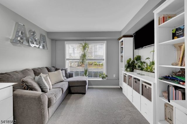 140 Arrowgate Dr, Randolph Twp., NJ 07869