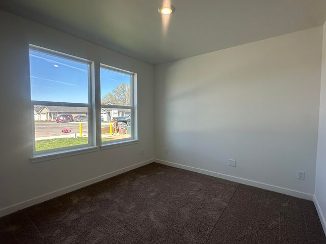 554 NE Mitchell Street 172, Madras, OR 97741