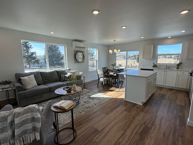 554 NE Mitchell Street 172, Madras, OR 97741