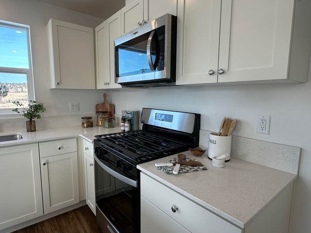 554 NE Mitchell Street 172, Madras, OR 97741