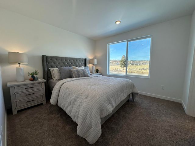 554 NE Mitchell Street 172, Madras, OR 97741